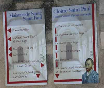 Cartaz na entrada da casa de repouso - Fotógrafo: Henrique Vieira Filho