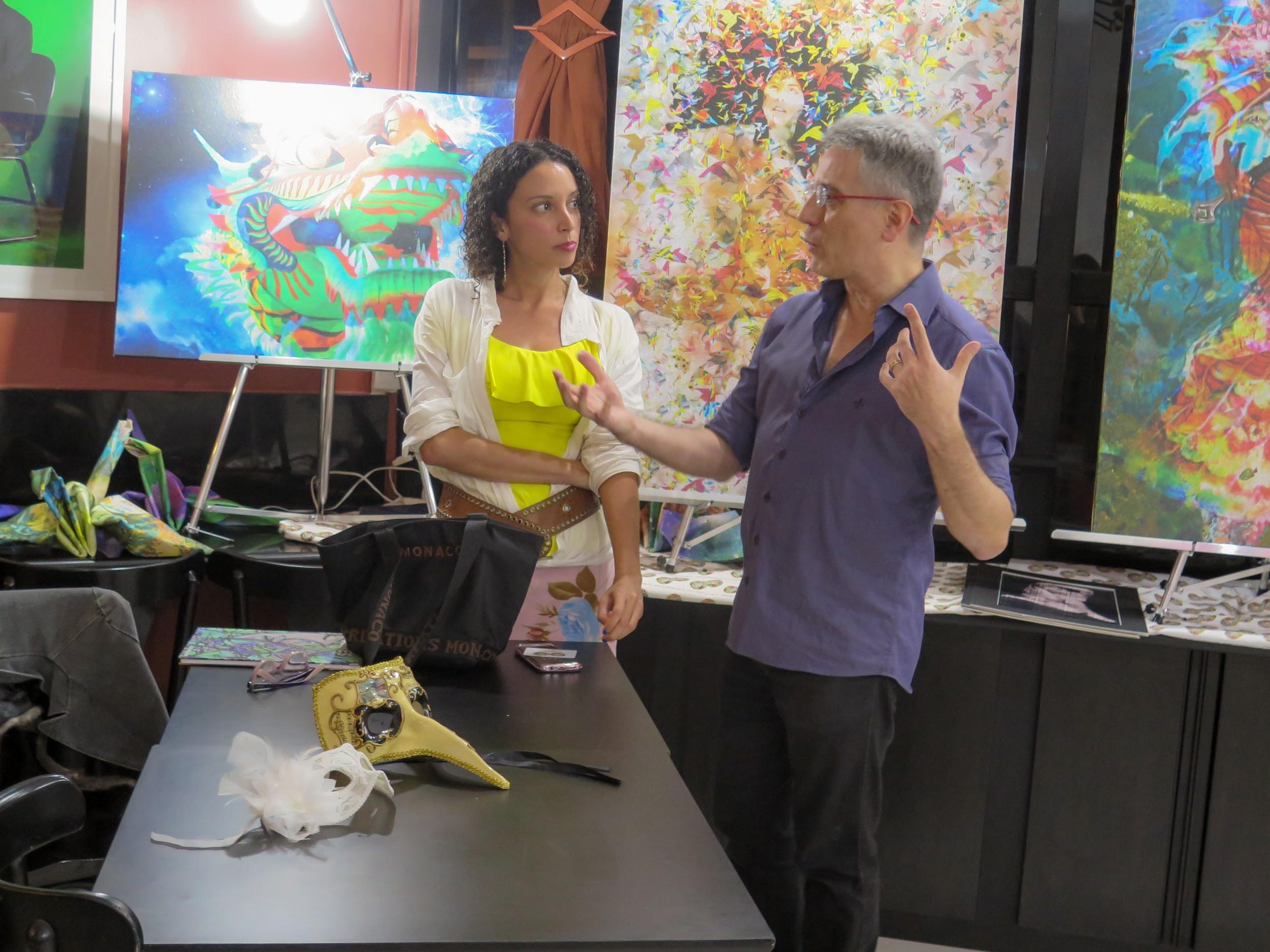 Henrique Vieira Filho orienta os participantes a deixar as emoções e a imaginação atuarem na interpretação das obras de Arte