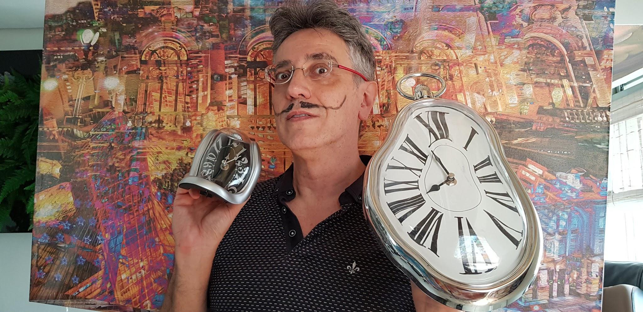 O Artista e Psicanalista Henrique Vieira Filho utiliza das artes plásticas, pintura corporal e dramatização como recursos terapêuticos